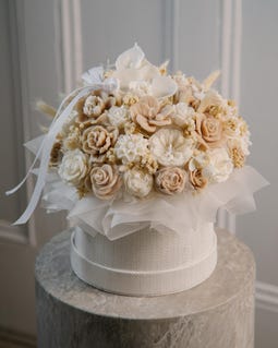 Neutral Rose Candle in Woven Hatbox